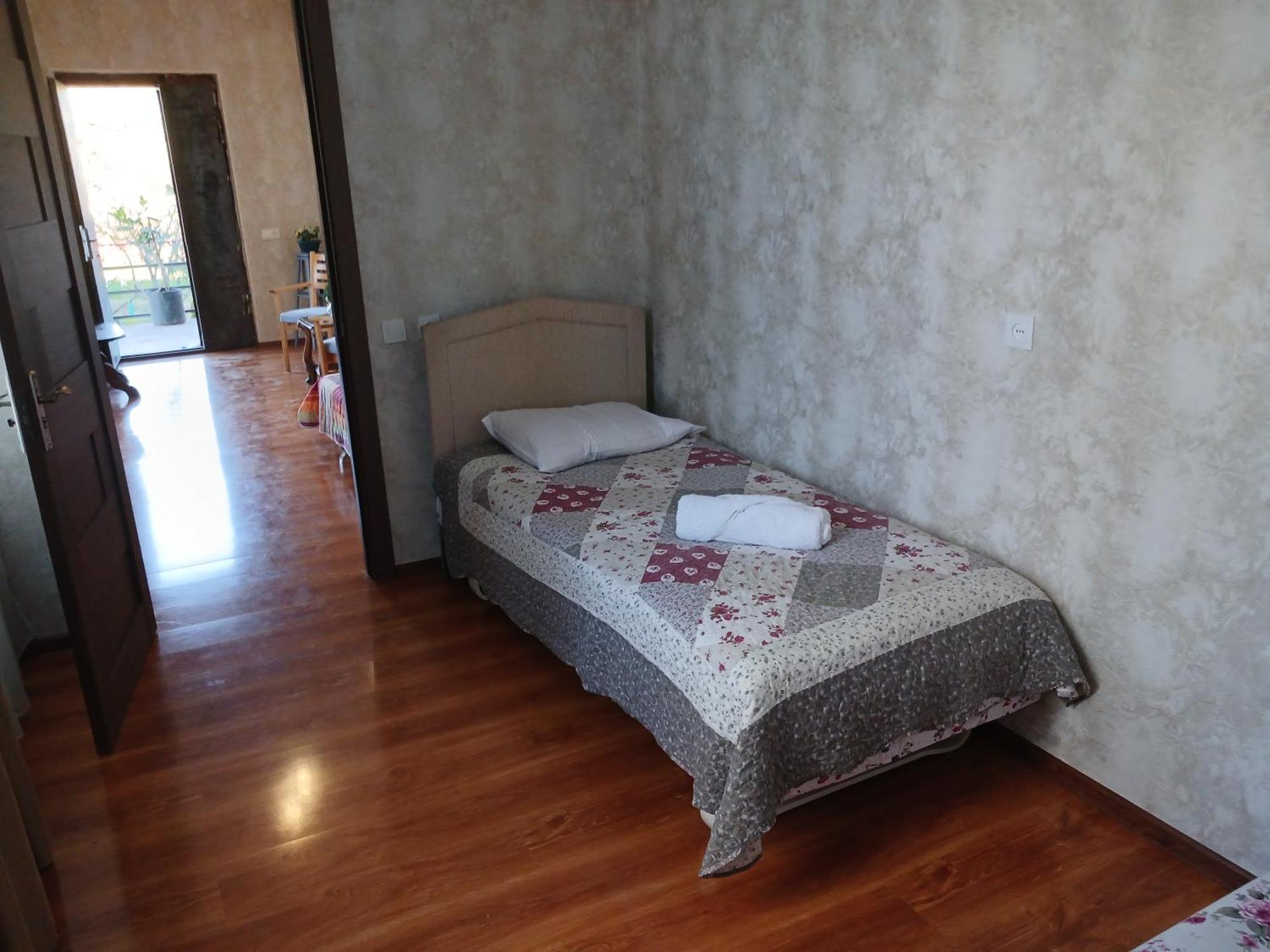 Guest House Nano Martvili Esterno foto