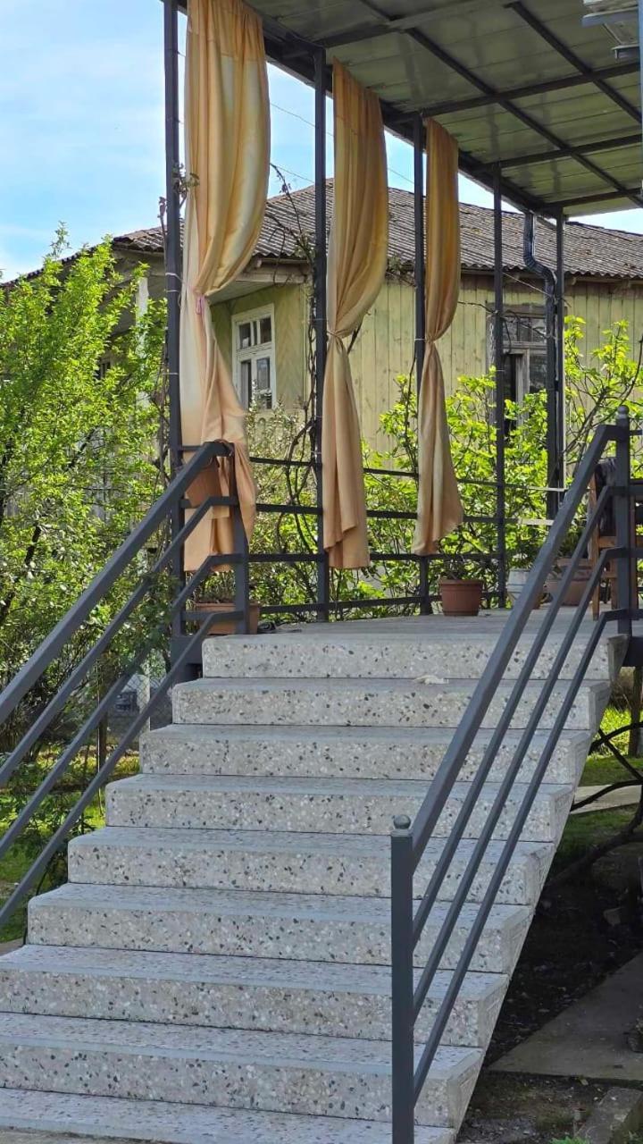 Guest House Nano Martvili Esterno foto